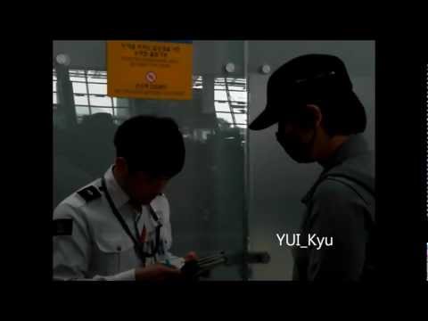 120427  ICN Airport  -  KYUHYUN (규현) ♥  waving hands ♥