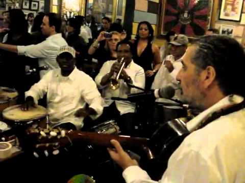 Leandro Costa (ex-Dose Certa) no Bar Samba com Moacyr Luz e o Grupo.