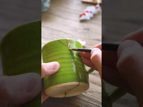 Behind the scenes of #KINTSUGI This is the food-safe method. #金継ぎ #金繕い  #kintsugiart #kintsukuroi