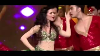 Scarlett Wilson performs on ‘Mera Naam Mary’ at the Big Star Entertainment Awards 2015