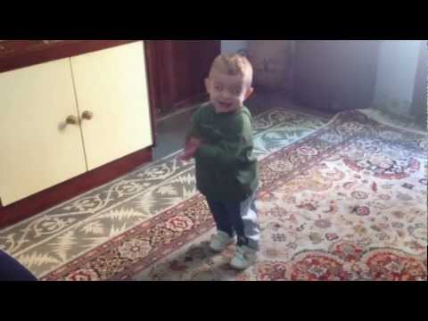 Bebe bailando