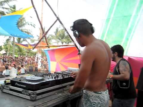 Jumpers LIVE @ 303 Art Festival