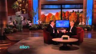 Ellen Attempts to Scare Russell Crowe