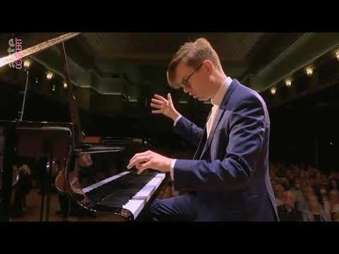 Víkingur Ólafsson plays Grieg´s Piano Concerto in A minor, Op. 16. (2022)