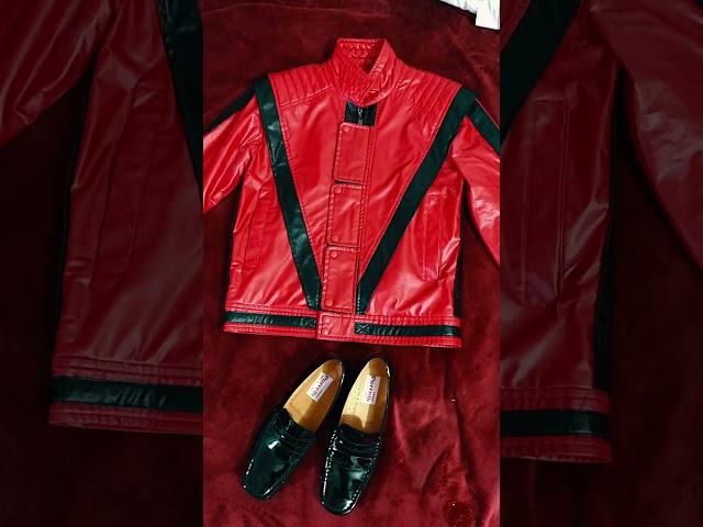 Vídeo relacionado con Funidelia Chaqueta Oficial de Michael Jackson Thriller para hombre, Talla S - M. Accesorios de disfraces para adultos para fiestas, Carnaval y Halloween