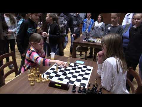 žiačky ZŠ 6.3.   Petra Jančovičová - WCM Mária Kovaříková 1:0