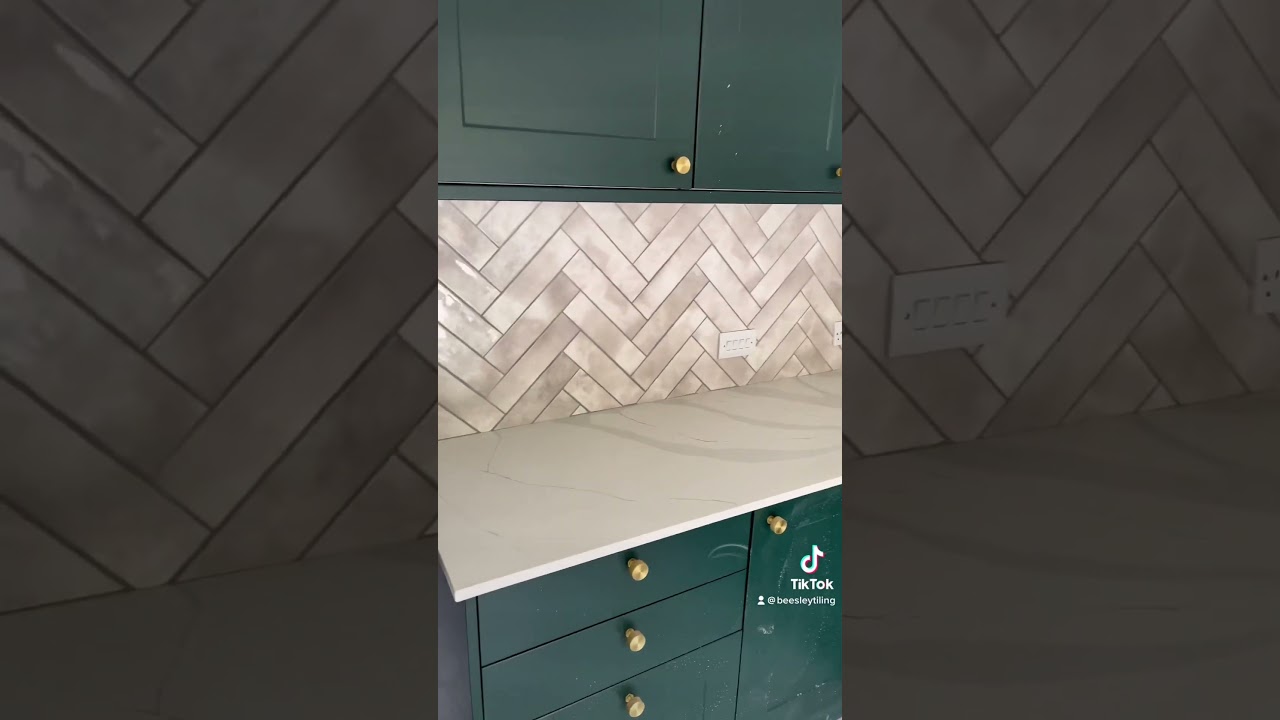 Herringbone kitchen splash back. #tiling #shorts #pro #tiler #kitchen #tiktok #london #pattern