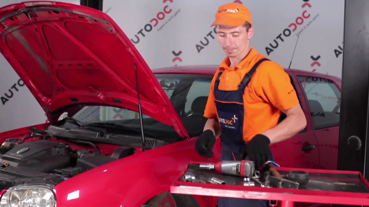 Jak wymienić poduszka amortyzatora przód w VW Golf 4 - poradnik naprawy