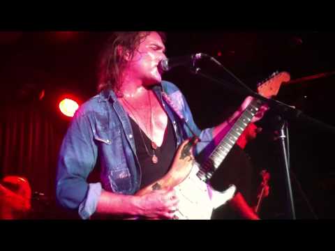 Philip Sayce performs out of my mind & cinnamon girl live in Toronto
