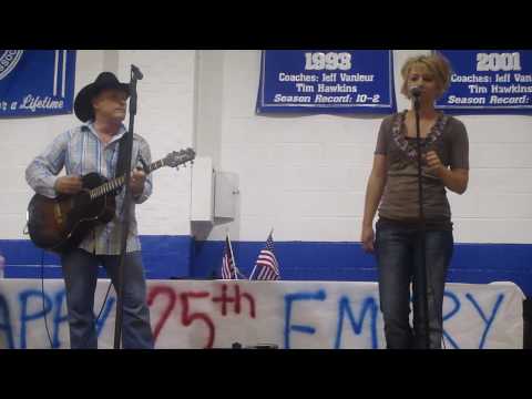Dayna Jones & Jimmy Weber Famous In Small Town