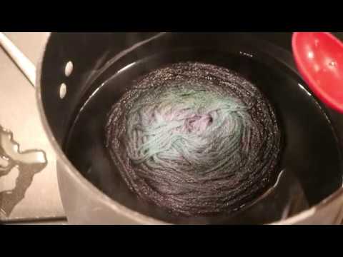 Dyepot Weekly #86 - Dyeing a Matched Gradient with a Double Stranded Yarn Cake