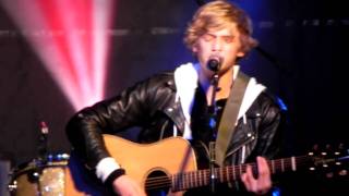 Don't Cry Your Heart Out - Cody Simpson