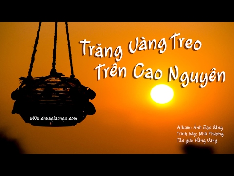 Trăng vàng treo trên cao nguyên