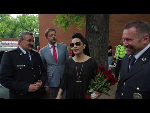 Lucie Bílá - Přes bariéry s policií