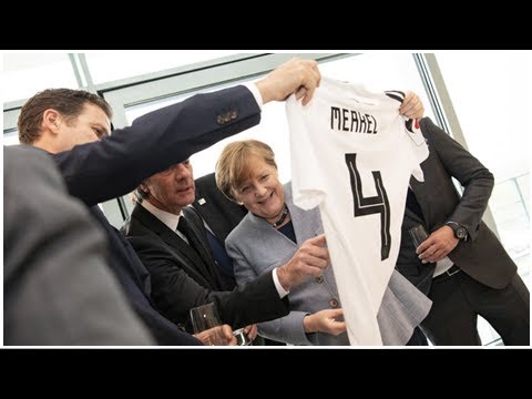 Angela Merkel besucht DFB-Team im Trainingslager vor WM 2018