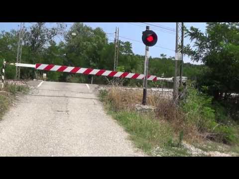 Passaggio a livello di via Sila in HD - Fosso Ghiaia (RA) // Level Crossing