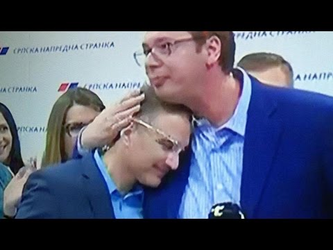 jezičko odeljenje analizira zagrljaj Vučića i sline