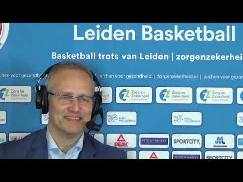 20191109 ZZ Leiden - Den Helder Suns, gesprek met de coaches