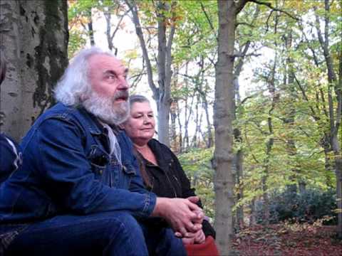 Schenk de wijn uit hoge kruiken