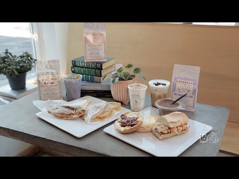 Café prensado e livros