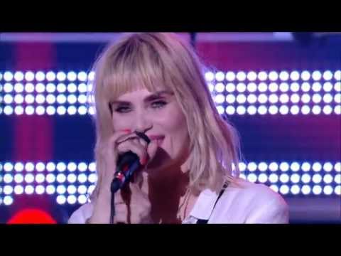 Emmanuelle Seigner "Bore me to Tears" fait danser Patti Smith