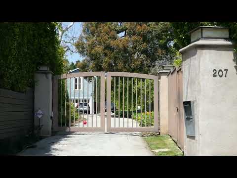 Actor Eddie Bracken Former Home House Brentwood Los Angeles California USA May 8, 2023 Home Alone 2