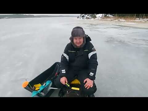 Riku Rikas, Kuha Julli ja Jussi ahvenpilkillä 🐟 | Leikkimielinen kilpailu ja jutut viistossa