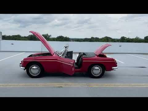 1969 MG MGC Roadster - Detailed Walkaround Including Interior, Engine Bay, and Trunk