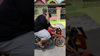 Download lagu komedi cuplikan#gendut naik motor kecil mp3