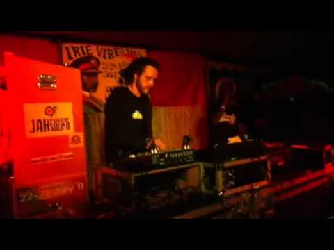 I'n'I Oneness feat Ras Iyah & Idren Natural