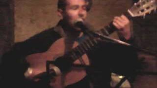 CARLOS TORRES, EL BOHEMIO DE AMERICA INTERPRETA "COMO LA MAREA", DE ALBERTO CORTEZ.