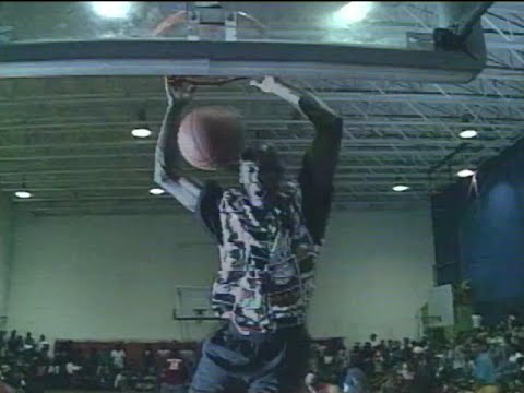 Michael Jordan wows 'em in Wilmington - dunks, eyes-closed free-throws and more (1993)