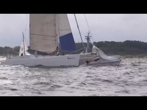Catamaran and sailing yacht crossing — a broken mast as a result.