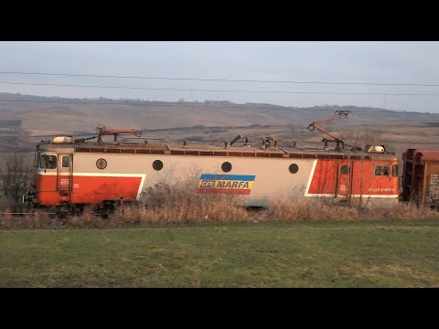 [4K] CFR Marfa ED 035 hauling 22 cars with fertilizers on Lucacesti viaduct [January, 2021]