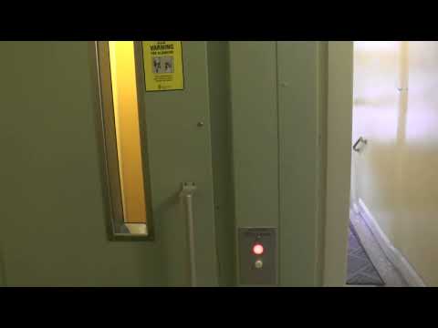 Old KONE Hydraulic Elevator @ Gröndalsvägen 29, Stockholm, Sweden!