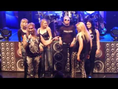 STEEL PANTHER - girls onstage + Gold Diggin' Whore [Amager bio, Copenhagen] (Valentine's Day 2014)