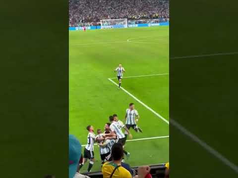 Lionel Messi Mencetak Gol