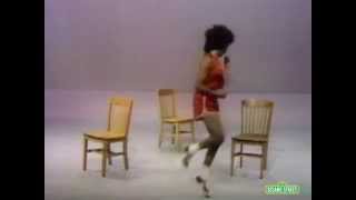 Classic Sesame Street - Speedy Maria Subtracts Chairs