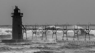 preview picture of video 'Lake Effect Snow and Gale 11-18-2015 South Haven MI'