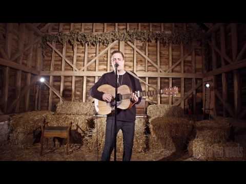 'Kicking Roses' - Benjamin Francis Leftwich // In The Woods Barn Session 2016