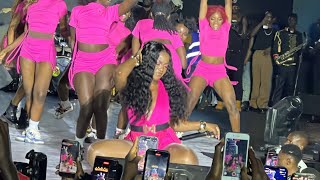 Download lagu Wow! Winne wa Mummy energytic performance at King Saha Concert ku Cricket Oval Lugogo  mp3