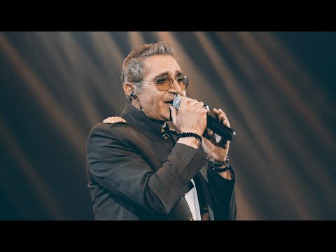 Fereydoun Asraei - Hanoozam Hamoonim - Live in Concert/ اجرای زنده آهنگ «هنوزم همونیم» فریدون آسرایی