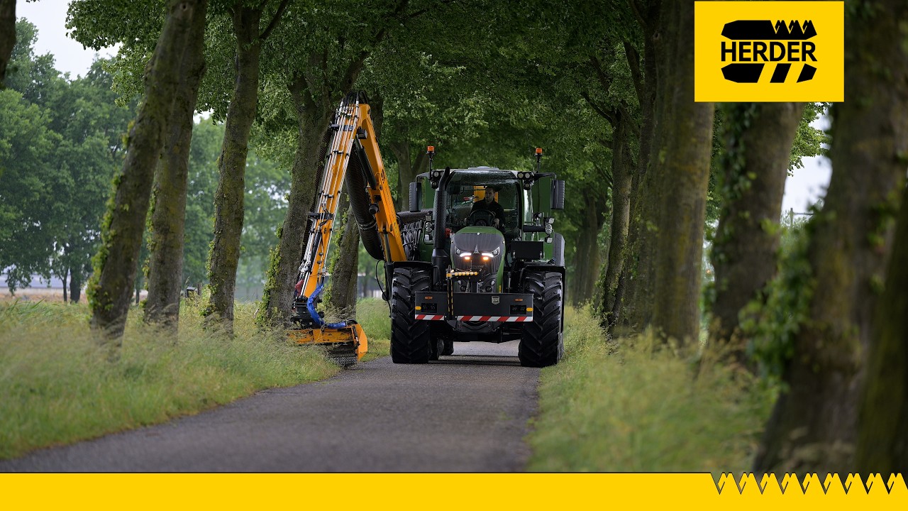 Herder Grenadier with KMU mower on a Fendt – Roadside mowing in action