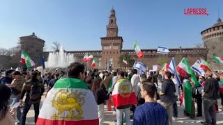 Iraniani in piazza a Milano: «Usa e Israele stanno liberando 90 milioni di ostaggi»