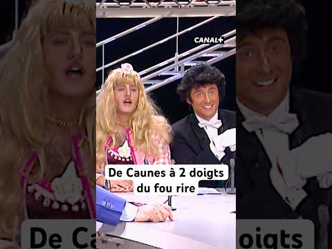 De Caunes qui se retient de rire 😂