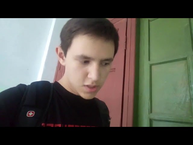 Школьник бросил в класс «Коктейль Молотова» и ударил девочку топором по голове