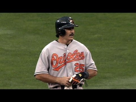 Here's Rafael Palmeiro In The Batting Cage Working On His MLB Comeback