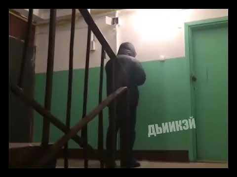 Видеофакт: Пьяный парень репетирует в подъезде будущий скандал со своей девушкой Видеофакт: Пьяный парень репетирует в подъезде будущий скандал со своей девушкой