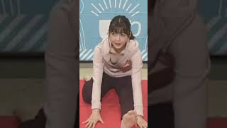佐藤梨那さんのヨガストレッチ