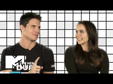 Robbie Amell & Mae Whitman Talk Emojis & The Duff | MTV News